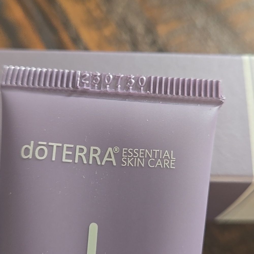 doTERRA Brightening Gel Clean Beauty Makeup Womens - Picture 10 of 12